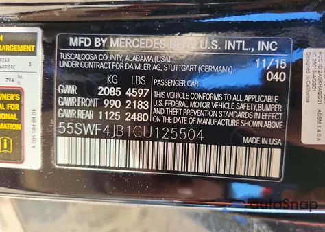 2016 Mercedes-Benz C 300 z USA, uszkodzony, nr VIN 55SWF4JB1GU125504